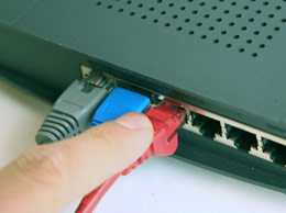 connect internet router to homeplug powerline adaptor